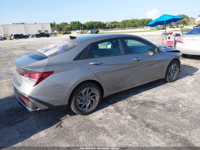 2024 HYUNDAI ELANTRA SEL 4