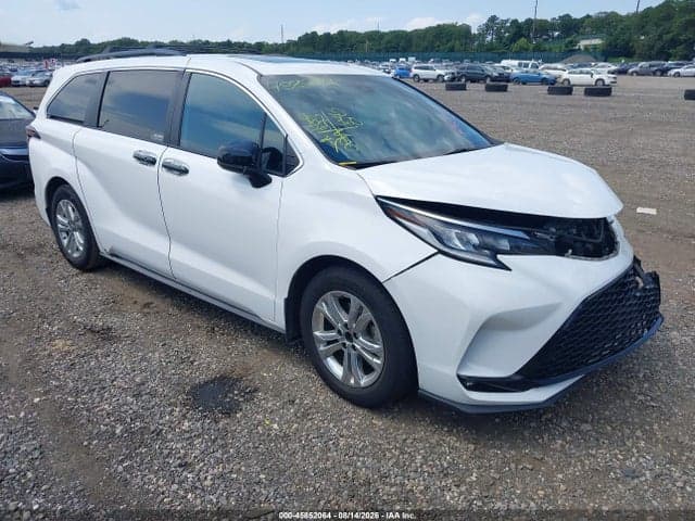 2022 TOYOTA SIENNA XSE
