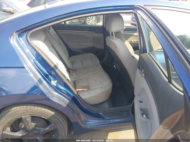 2017 HYUNDAI ELANTRA SE 8