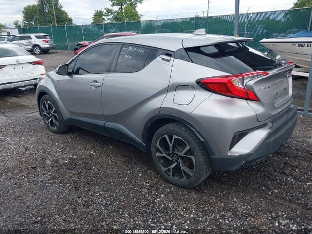 2020 TOYOTA C-HR XLE 3