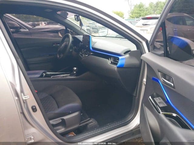 2020 TOYOTA C-HR XLE 5