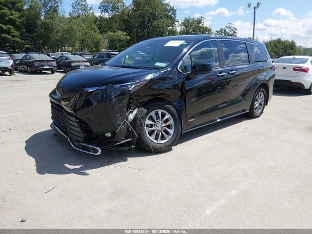 2021 TOYOTA SIENNA XLE 2