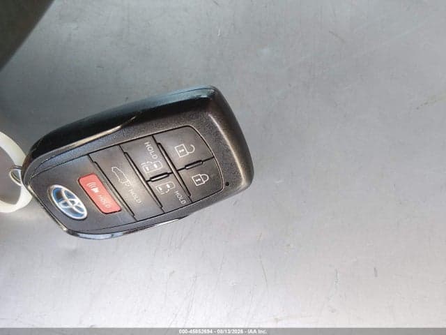 2021 TOYOTA SIENNA XLE 11