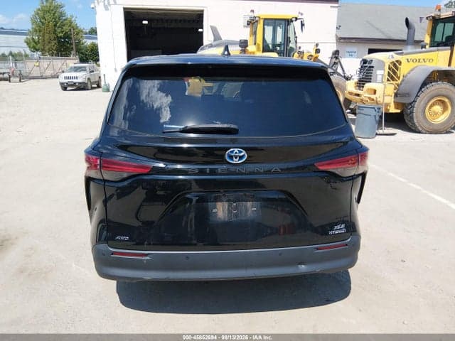 2021 TOYOTA SIENNA XLE 16