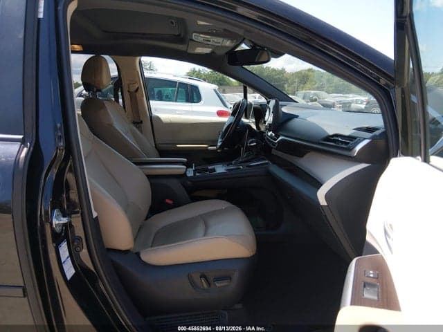 2021 TOYOTA SIENNA XLE 5