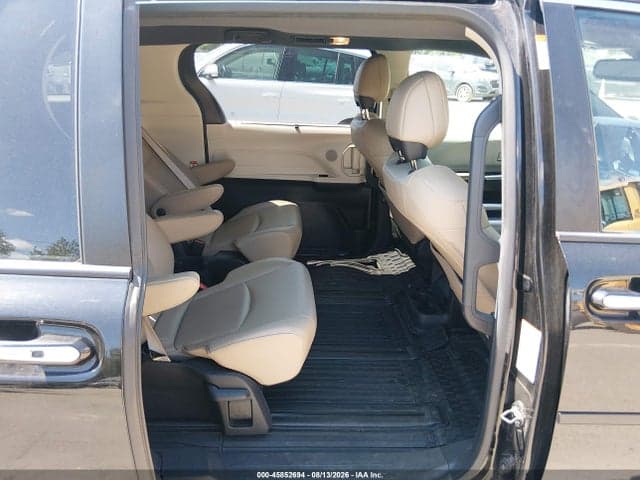 2021 TOYOTA SIENNA XLE 8