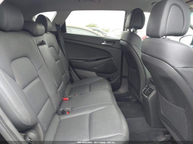 2017 HYUNDAI TUCSON SE PLUS 8