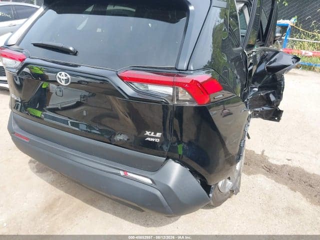 2025 TOYOTA RAV4 XLE 16