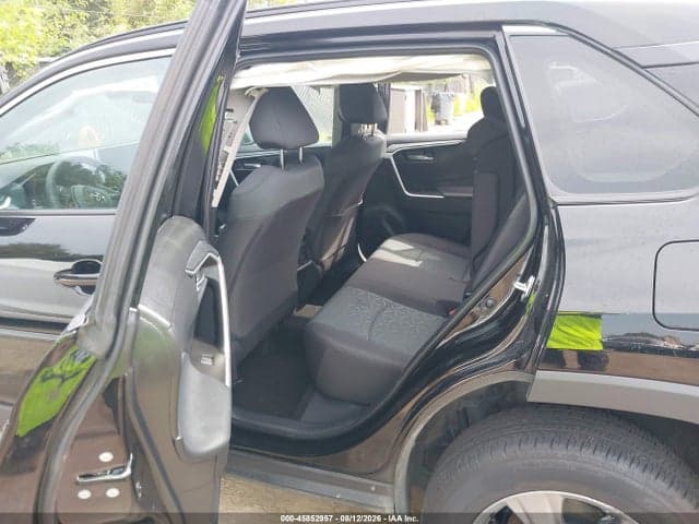 2025 TOYOTA RAV4 XLE 8
