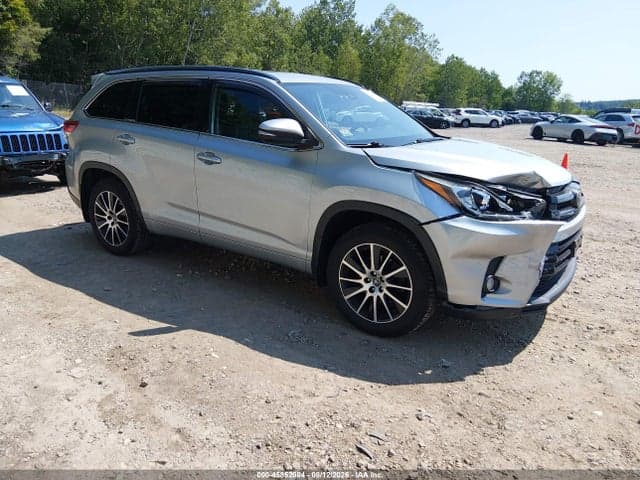 2018 TOYOTA HIGHLANDER SE 1