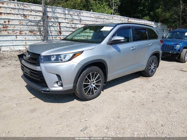 2018 TOYOTA HIGHLANDER SE 2