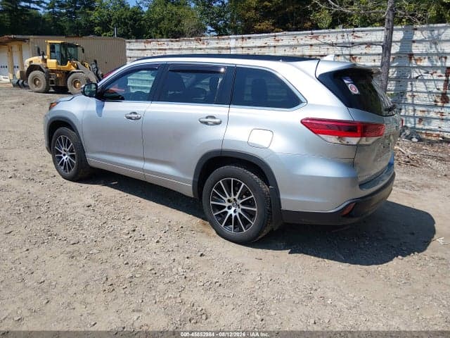 2018 TOYOTA HIGHLANDER SE 3