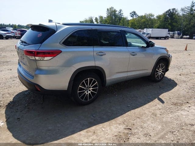 2018 TOYOTA HIGHLANDER SE 4