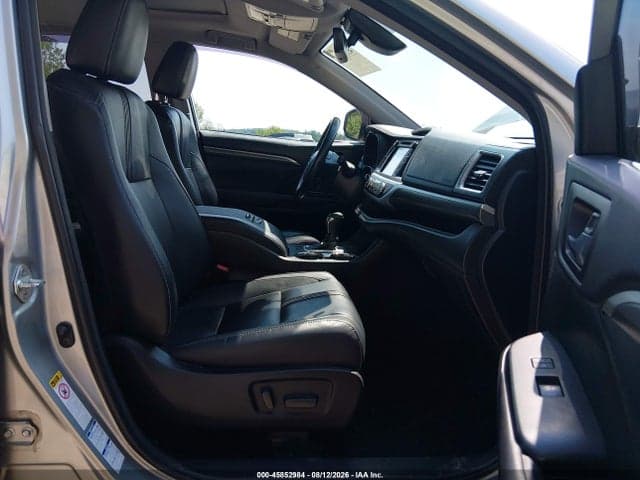 2018 TOYOTA HIGHLANDER SE 5