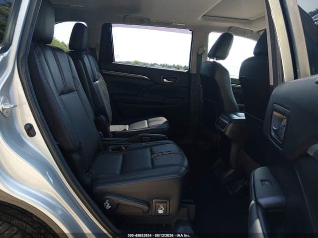 2018 TOYOTA HIGHLANDER SE 8