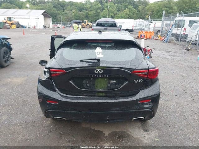 2018 INFINITI QX30 16