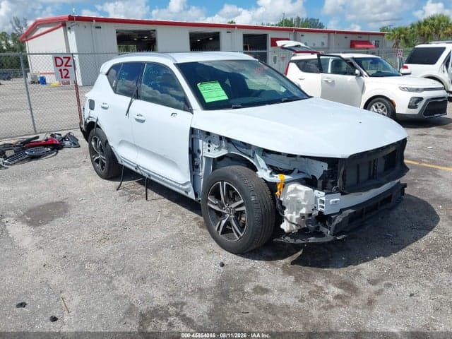 2024 VOLVO XC40 B5 CORE BRIGHT THEME 1