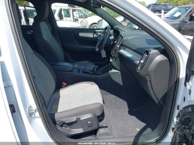 2024 VOLVO XC40 B5 CORE BRIGHT THEME 5