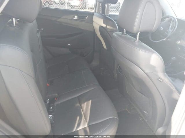 2017 HYUNDAI TUCSON SE PLUS 8