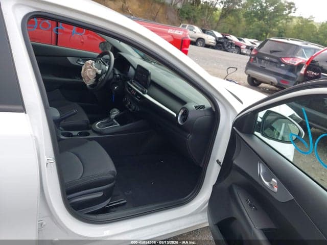 2023 KIA FORTE LXS 5
