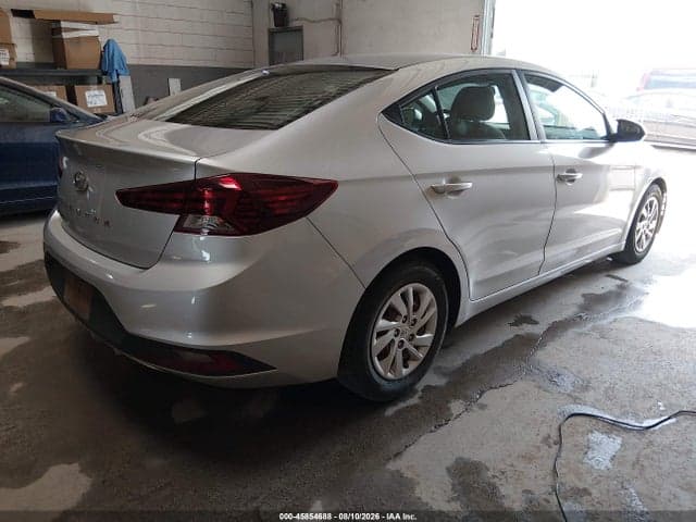 2019 HYUNDAI ELANTRA SE 4