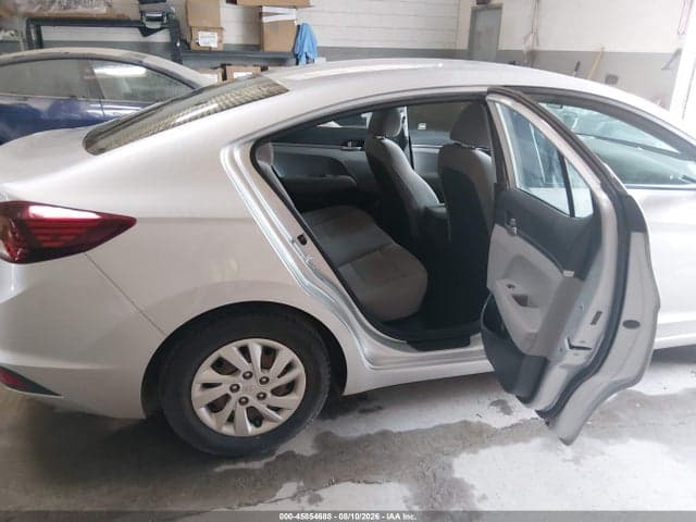 2019 HYUNDAI ELANTRA SE 8