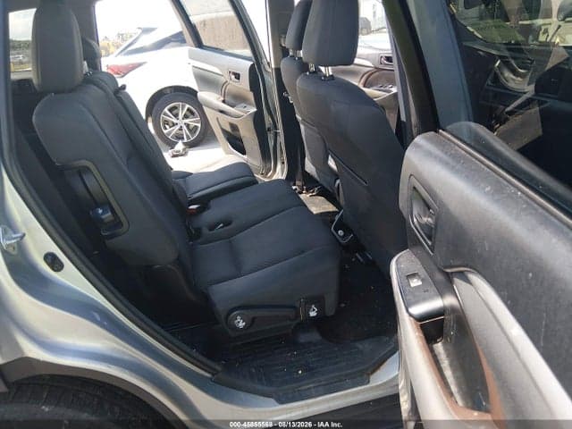 2017 TOYOTA HIGHLANDER LE 8