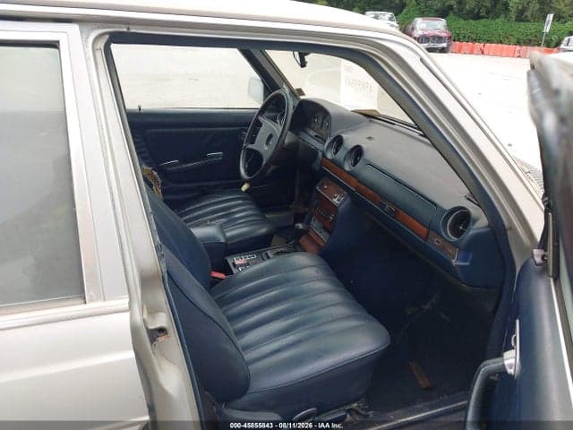 1981 MERCEDES-BENZ 300 D 5