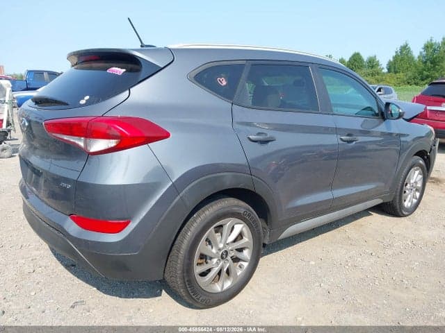 2017 HYUNDAI TUCSON SE 4