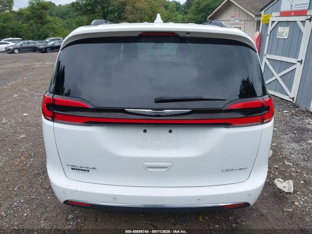 2022 CHRYSLER PACIFICA LIMITED 16
