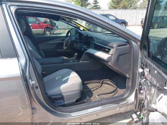 2025 TOYOTA CAMRY SE 5