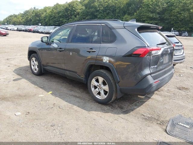 2020 TOYOTA RAV4 XLE 3