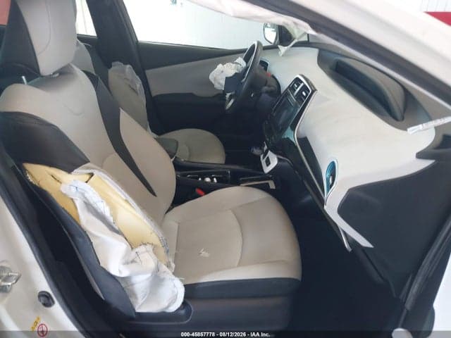 2017 TOYOTA PRIUS FOUR 5