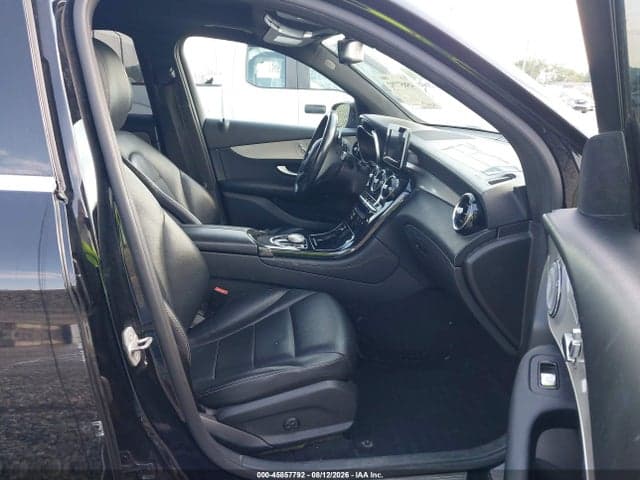 2017 MERCEDES-BENZ GLC 300 4MATIC 5