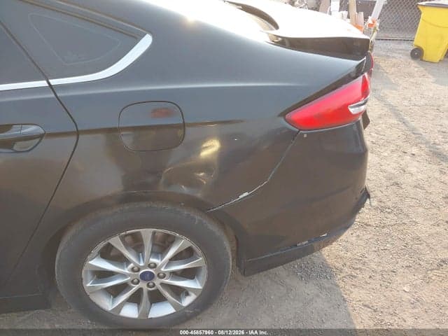 2017 FORD FUSION SE 19
