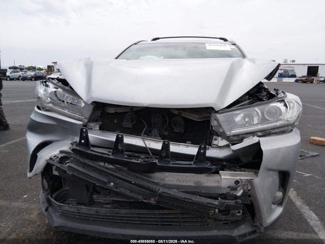 2017 TOYOTA HIGHLANDER SE 12