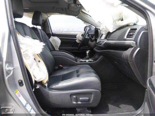 2017 TOYOTA HIGHLANDER SE 5