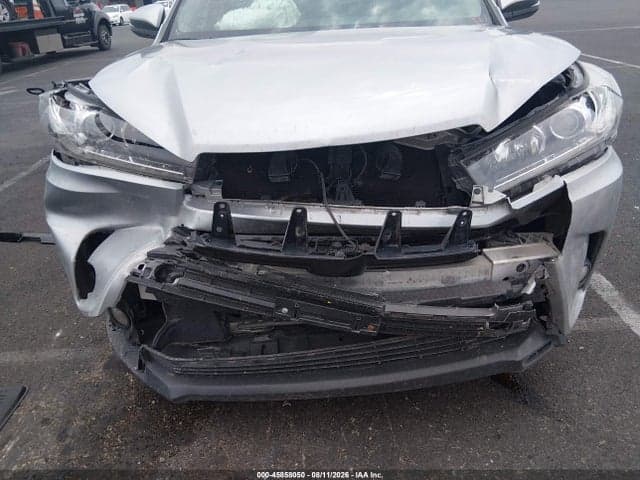 2017 TOYOTA HIGHLANDER SE 6