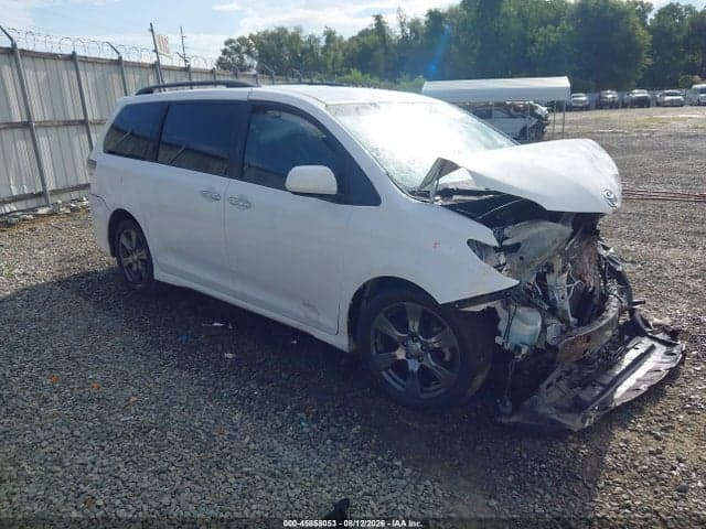 2017 TOYOTA SIENNA SE 8 PASSENGER