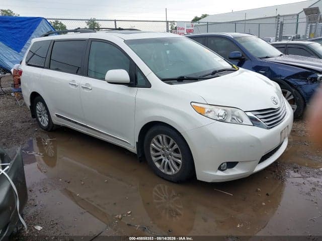 2017 TOYOTA SIENNA XLE 8 PASSENGER 1