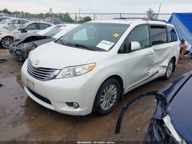 2017 TOYOTA SIENNA XLE 8 PASSENGER 2