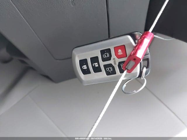2017 TOYOTA SIENNA XLE 8 PASSENGER 11