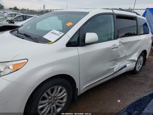 2017 TOYOTA SIENNA XLE 8 PASSENGER 6