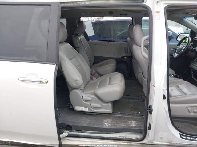 2017 TOYOTA SIENNA XLE 8 PASSENGER 8