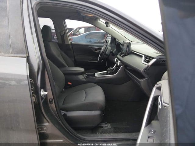 2020 TOYOTA RAV4 XLE 5