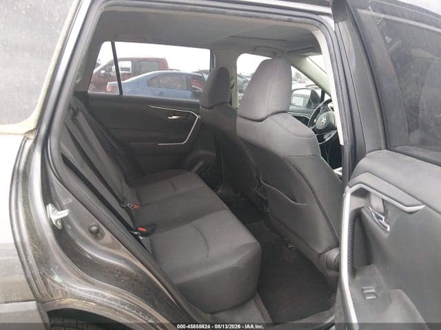 2020 TOYOTA RAV4 XLE 8