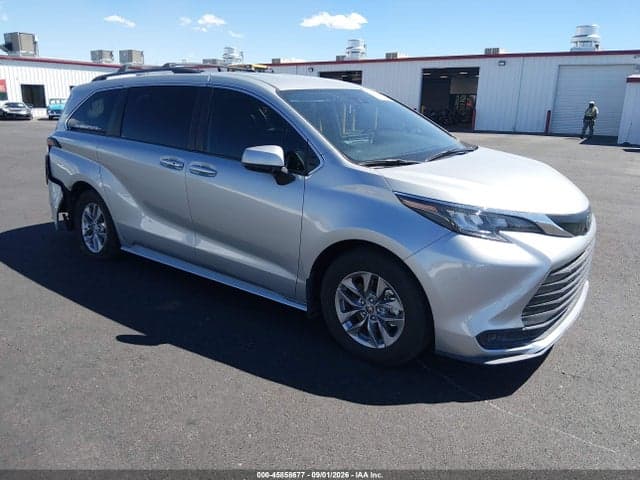 2025 TOYOTA SIENNA LE 1