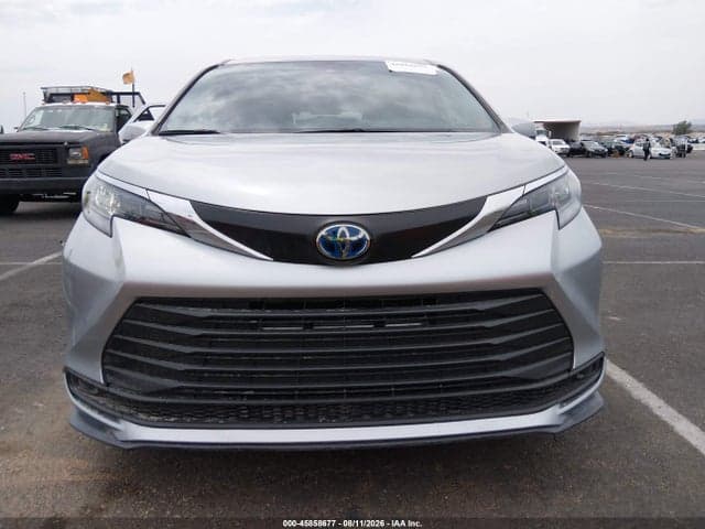 2025 TOYOTA SIENNA LE 12