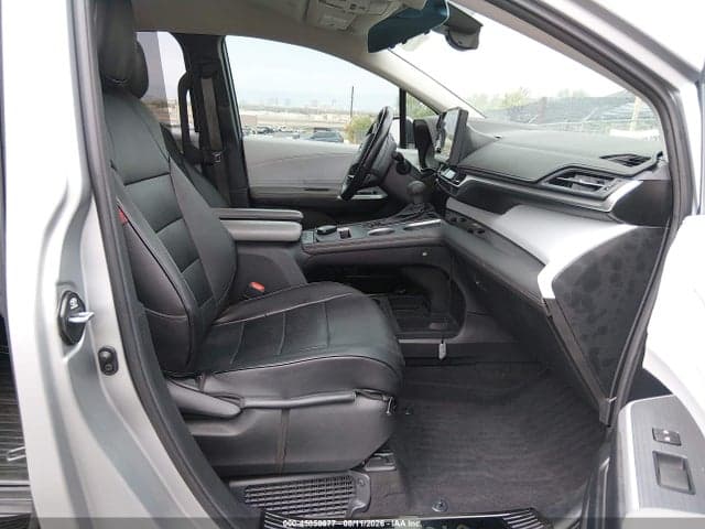2025 TOYOTA SIENNA LE 5