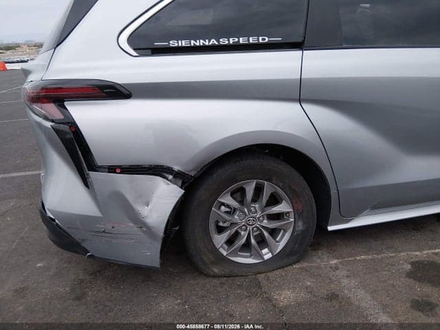 2025 TOYOTA SIENNA LE 6